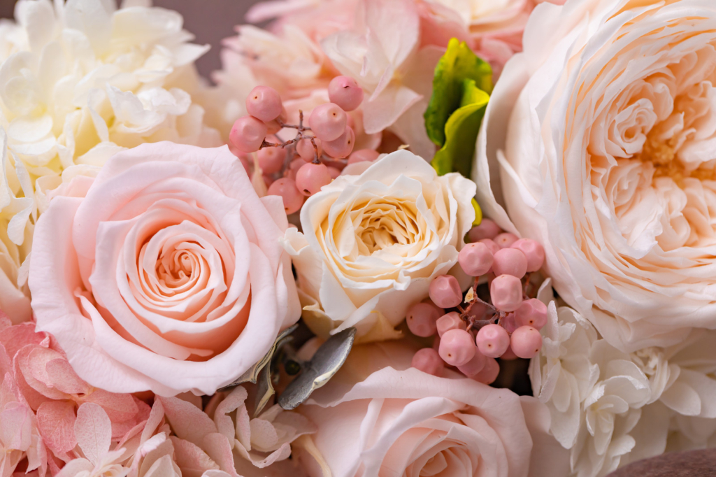 イメージ写真。ピンク色の花束。